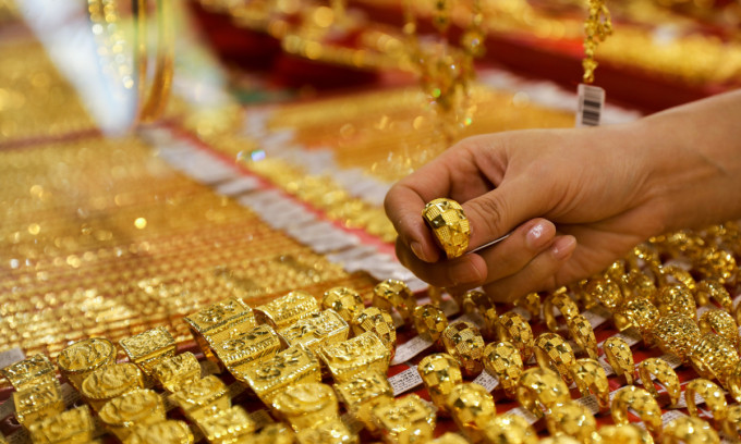 Gold nears 2-week low