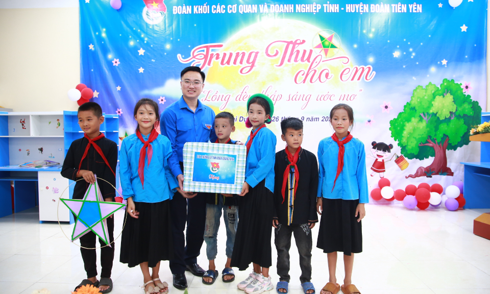 “Trung thu cho em - lồng đèn thắp sáng ước mơ”