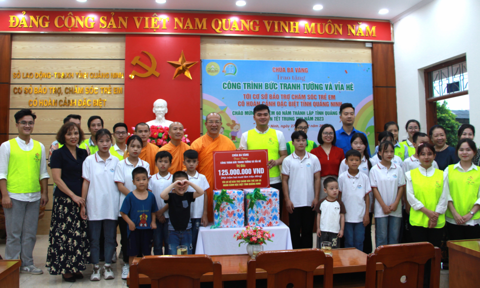 Trao tặng tranh tường cho Cơ sở bảo trợ chăm sóc trẻ em có hoàn cảnh đặc biệt tỉnh Quảng Ninh