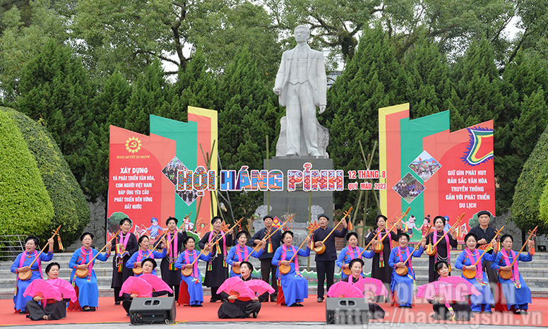 Khai mạc lễ hội Háng Pỉnh