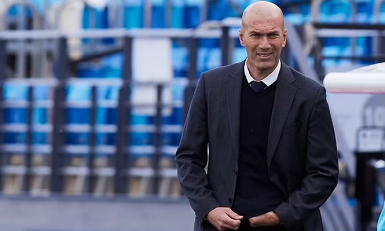 Zidane đồng ý tái xuất, được cấp hẳn 260 triệu bảng