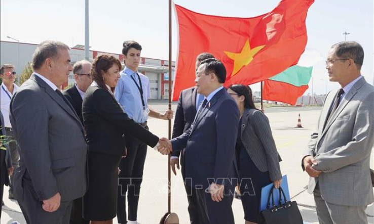 Chủ tịch Quốc hội Vương Đình Huệ thăm thành phố Burgas, Bulgaria