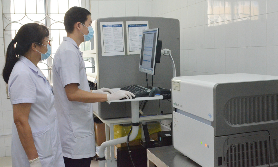Xét nghiệm đột biến gene EGFR cho người bệnh ung thư phổi không tế bào nhỏ giai đoạn di căn tiến xa