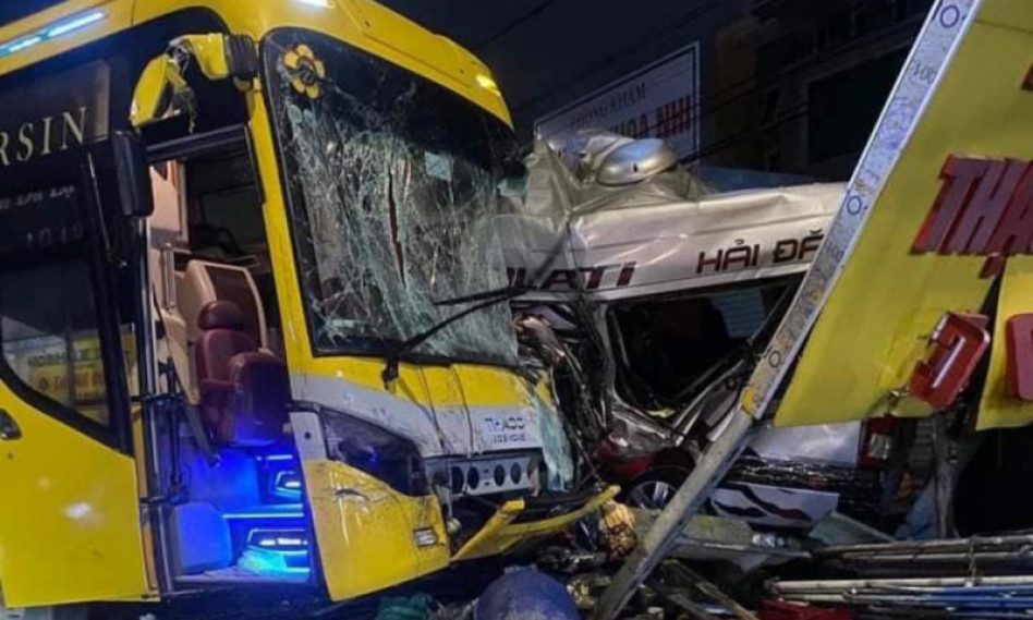 Nguyên nhân vụ 2 xe khách tông nhau trên quốc lộ 20, 4 người tử vong