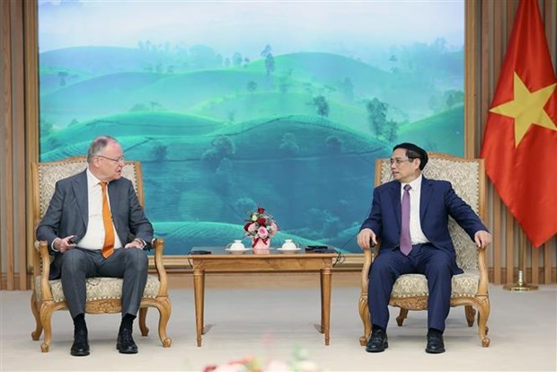 PM urges stronger cooperation with Germany’s Lower Saxony state hinh anh 2