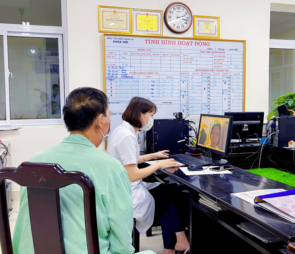 Khám bệnh từ xa với Giáo sư, Tiến sĩ, Bác sĩ Bệnh viện Đại học Y Hà Nội.