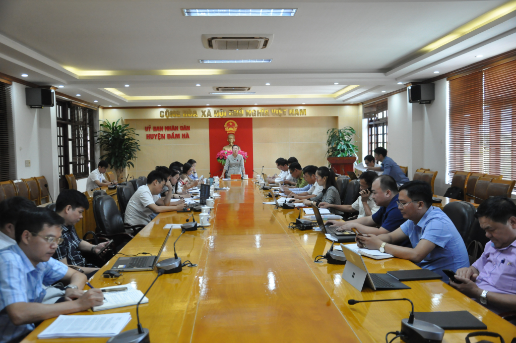 Đồng chí Vi Ngọc Bích, Phó Chủ tịch Thường trực HĐND tỉnh, Trưởng đoàn giám sát kết luận tại buổi làm việc với huyện Đầm Hà