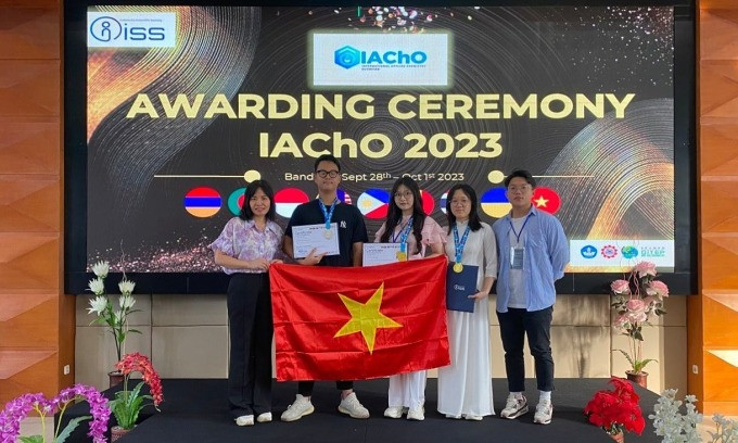 Hanoi students win gold medals at International Applied Chemistry Olympiad