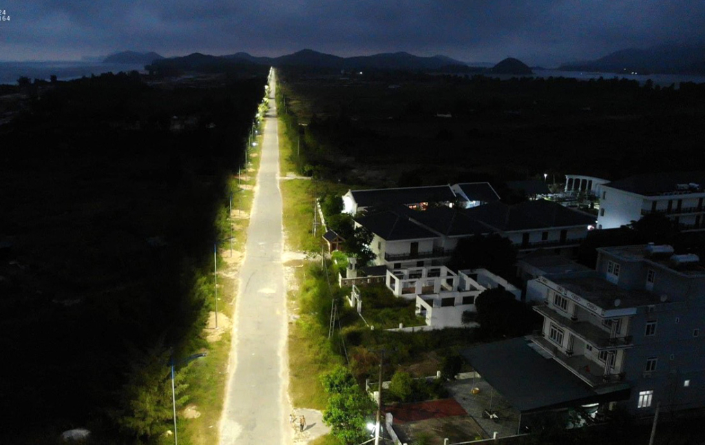 Tuyến đường điện chiếu sáng công cộng trên địa bàn xã Quan Lạn - Minh Châu.