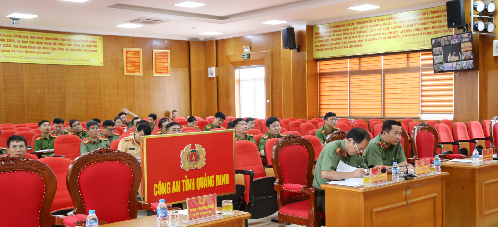 Các đại biểu dự hội nghị tại điểm cầu Quảng Ninh.