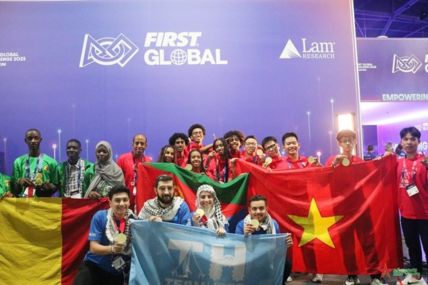 Vietnamese students win gold medal at world’s largest robotic competition hinh anh 2