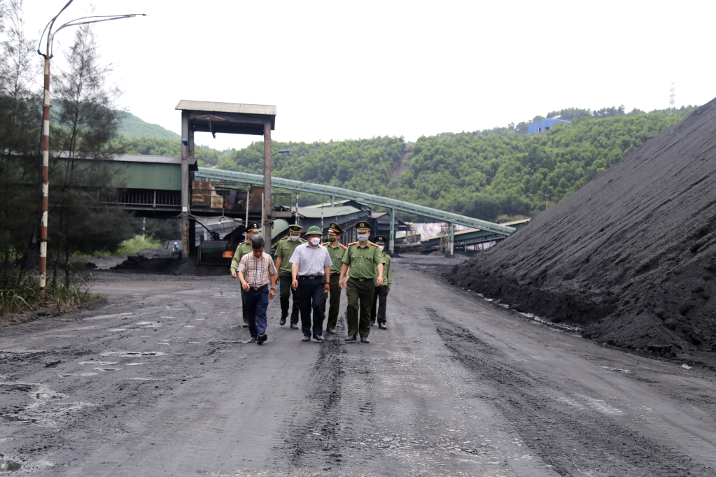 Công an Quảng Ninh đảm bảo an ninh, an toàn mỏ.