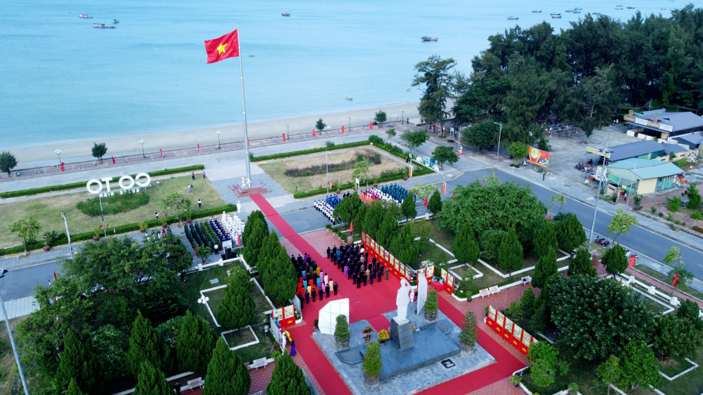 Lễ Thượng cờ trên huyện đảo Cô Tô.