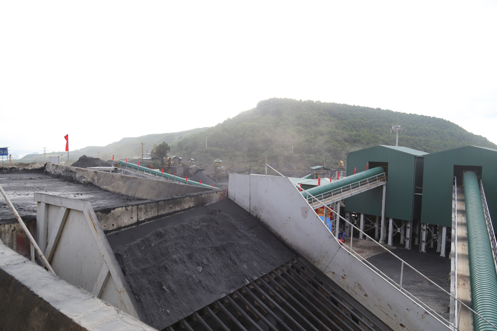 Công trình xưởng sàng của Công ty CP Than Hà Tu có công suất 2,5 triệu tấn than/năm