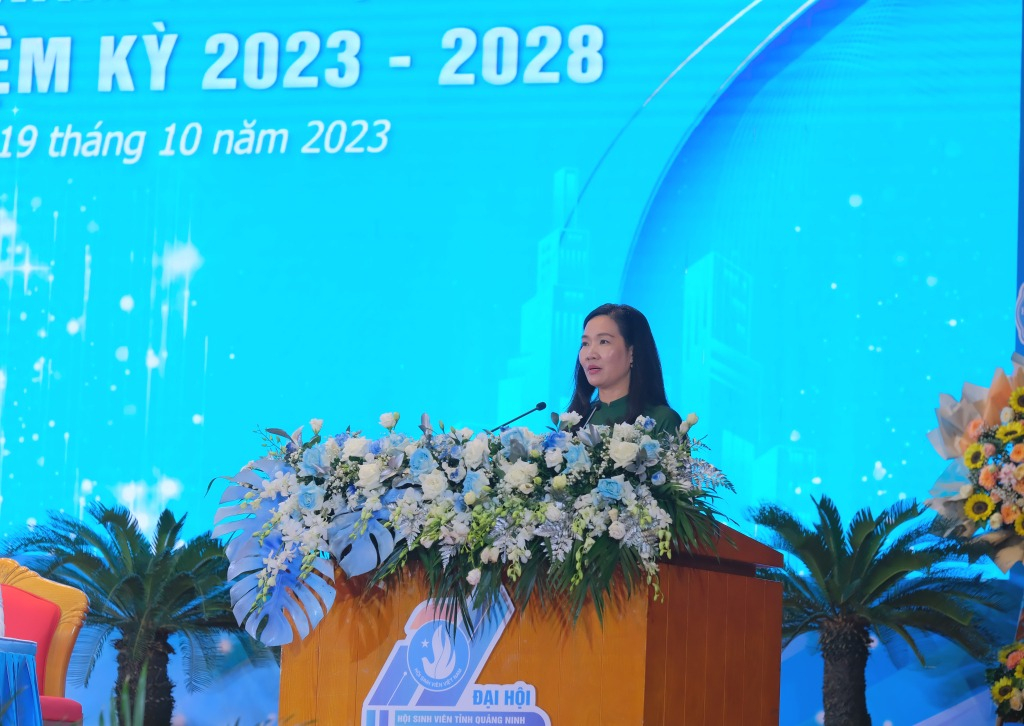 Đồng chí Phó Chủ tịch UBND Tỉnh Nguyễn Thị Hạnh ghi nhận và biểu dương những thành tích Hội Sinh viên Việt Nam tỉnh Quảng Ninh đã đạt được trong thời gian qua.