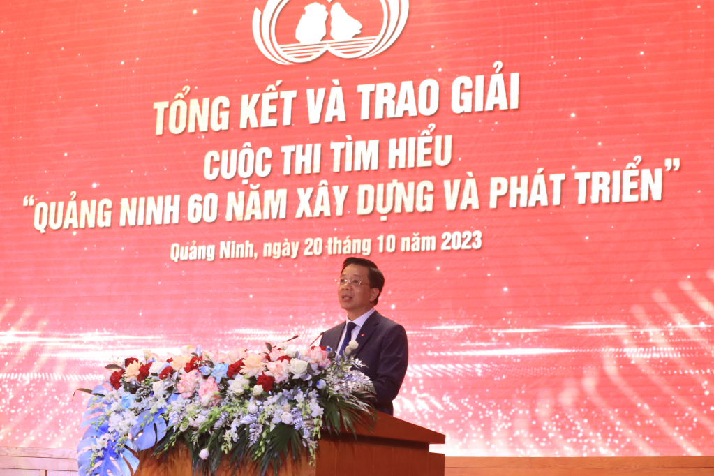 Đồng chí Nguyễn Văn Hồi, Ủy viên Ban Thường vụ, Trưởng Ban Dân vận Tỉnh ủy, Chủ tịch Ủy ban Mặt trận Tổ quốc tỉnh, Phó trưởng Ban Thường trực BTC báo cáo kết quả cuộc thi. 