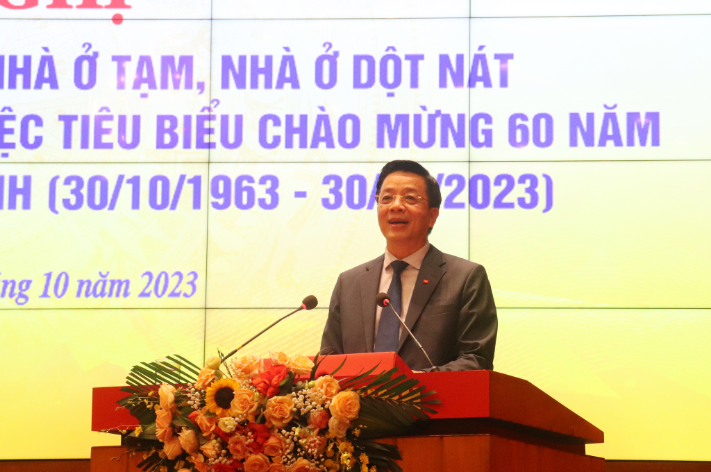 Đồng chí Nguyễn Văn Hồi, Trưởng Ban Dân vận Tỉnh ủy, Chủ tịch Ủy ban MTTQ tỉnh, phát biểu khai mạc hội nghị.
