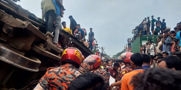 Bangladesh: Hai tau hoa dam nhau, it nhat 15 nguoi thiet mang hinh anh 1