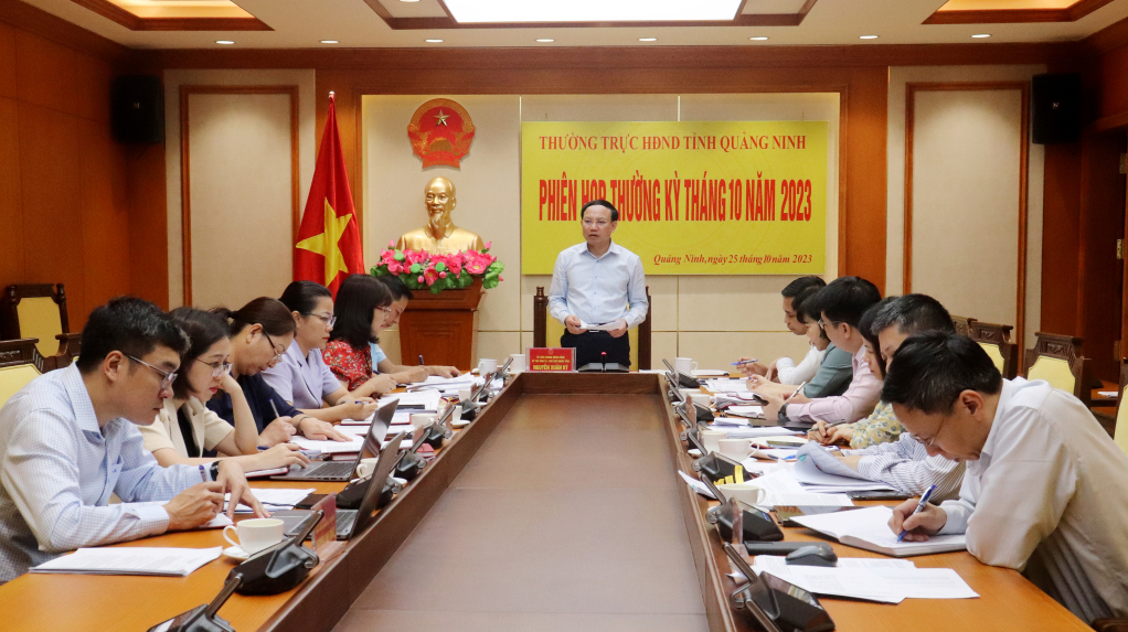 Đồng chí Nguyễn Xuân Ký, Ủy viên Trung ương Đảng, Bí thư Tỉnh ủy, Chủ tịch HĐND tỉnh kết luận phiên họp.