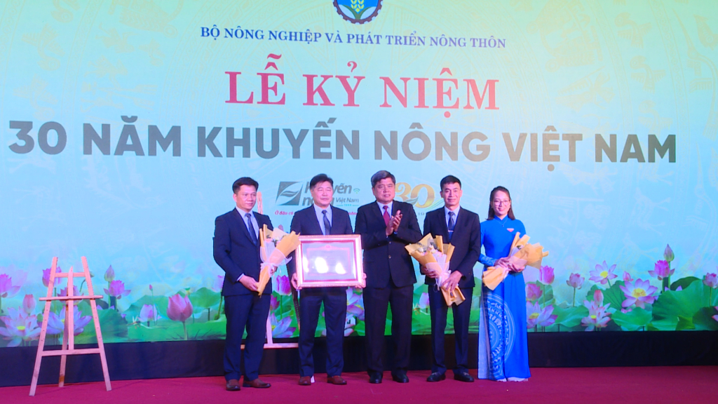 Trung tâm khuyến nông Quốc gia đã vinh dự được đón nhận bằng khen của Thủ tướng Chính phủ