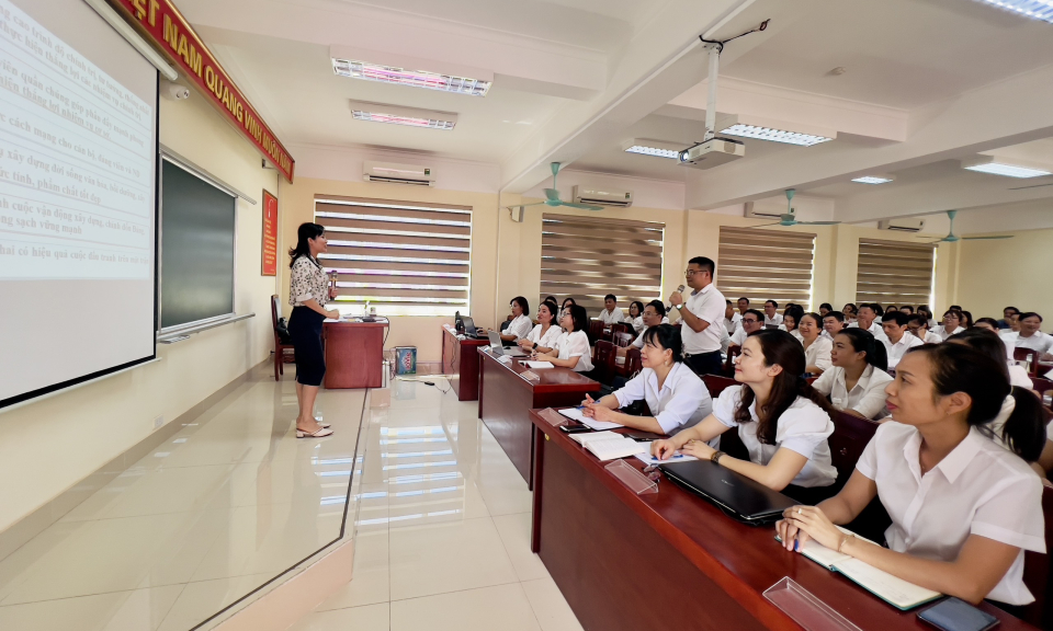 Trường Đào tạo cán bộ Nguyễn Văn Cừ: Thi đua sôi nổi, thiết thực hoạt động chào mừng 60 năm thành lập tỉnh