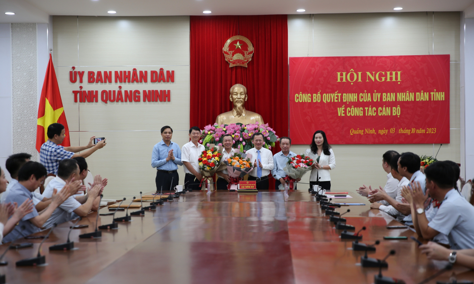 Công bố quyết định của UBND tỉnh về công tác cán bộ