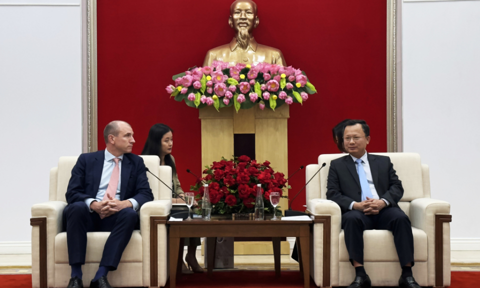Acting PPC Chairman Cao Tuong Huy received an aviation industry investor