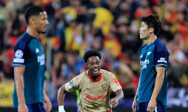Arsenal thua ngược tại Champions League