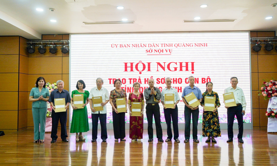 Trao trả hồ sơ cho cán bộ đi B giai đoạn 1965-1975
