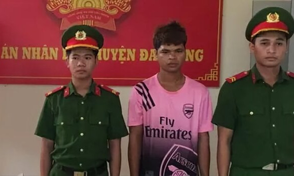 Khởi tố nam thanh niên lái xe tông CSGT trọng thương