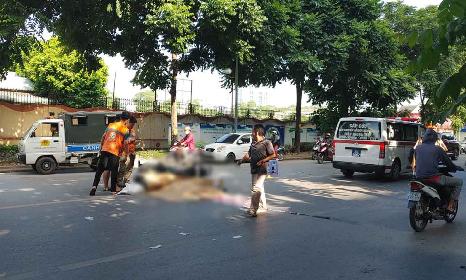 Nam shipper tử vong thương tâm trên đường Hà Nội, nghi va chạm với xe buýt