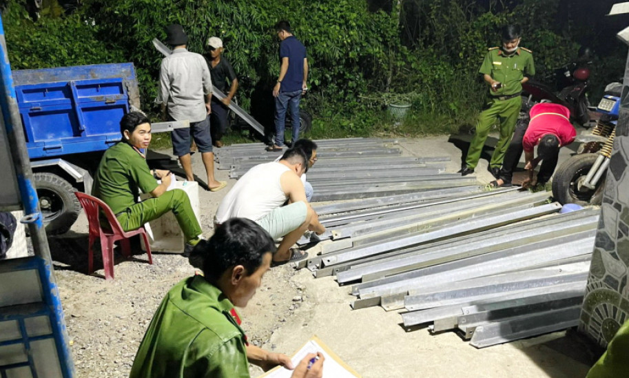 Tháo trộm hàng trăm thanh giằng trụ tải đường dây điện 110kV