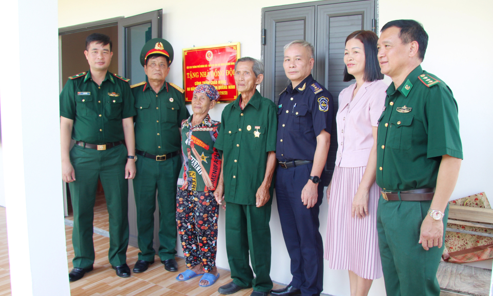 Bàn giao “Nhà đồng đội” cho hội viên cựu chiến binh có hoàn cảnh khó khăn