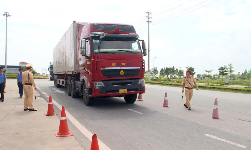 Lập lại TTATGT thông qua tổng kiểm soát phương tiện kinh doanh vận tải
