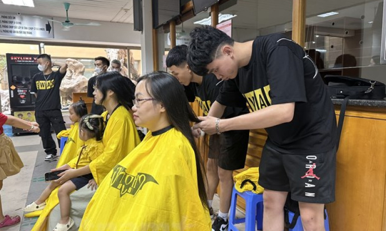 Hàng trăm người tham dự Ngày hội hiến tóc vì trẻ em mắc bệnh ung thư