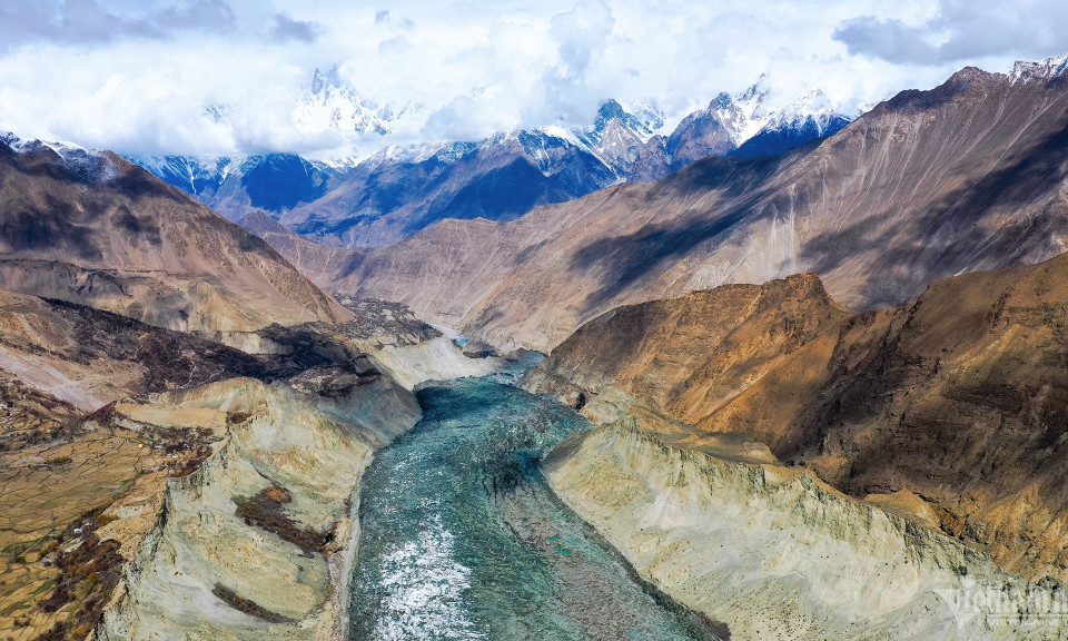 Kỳ thú sông băng trắng, đen ở Pakistan