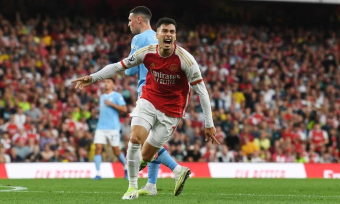 Arsenal quật ngã Man City
