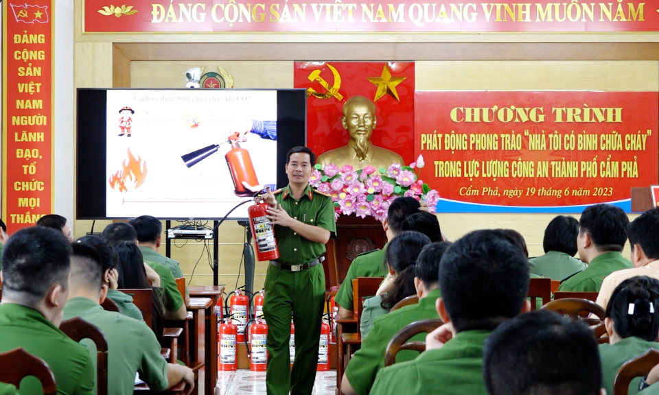 Lan toả phong trào “Nhà tôi có bình chữa cháy”