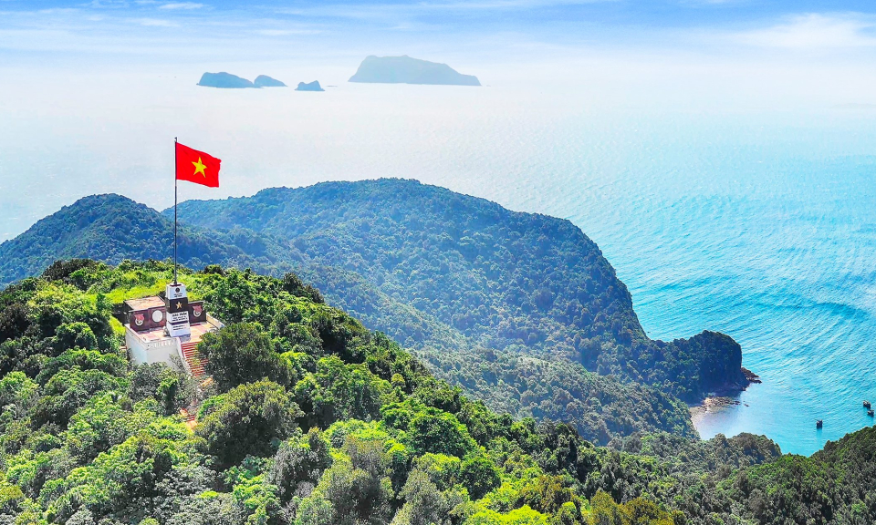 Xây dựng huyện đảo giàu về kinh tế, mạnh về quốc phòng, an ninh