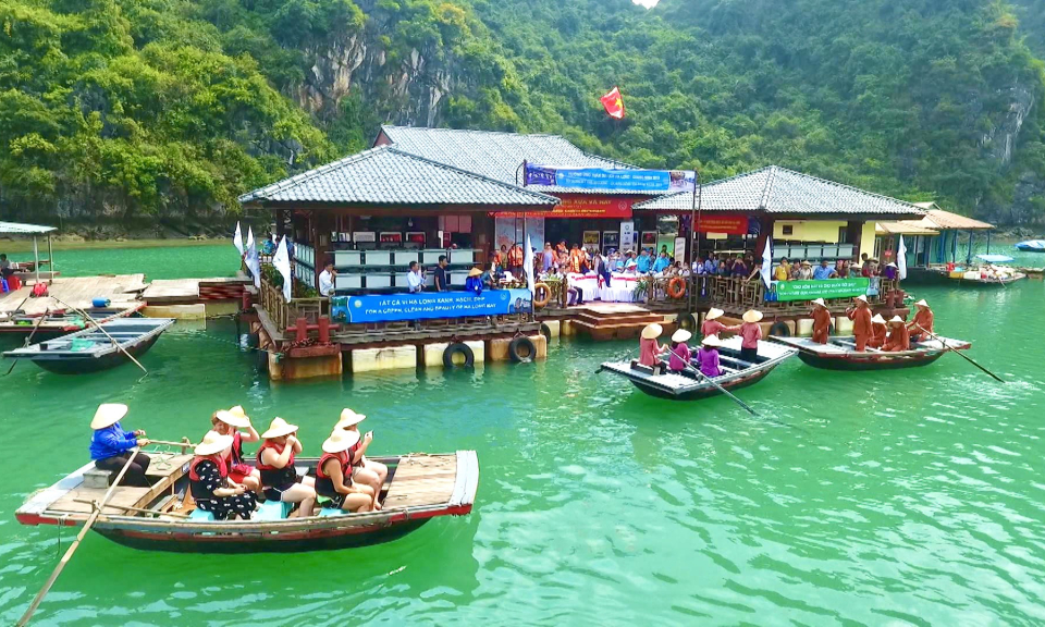 Làm sao để “hồi sinh” di sản làng chài trên Vịnh Hạ Long?