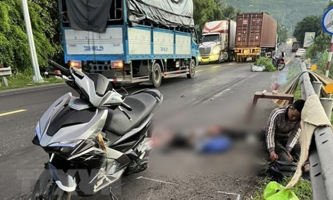 Phú Yên: Truy tìm lái xe đầu kéo gây tai nạn chết người rồi bỏ chạy