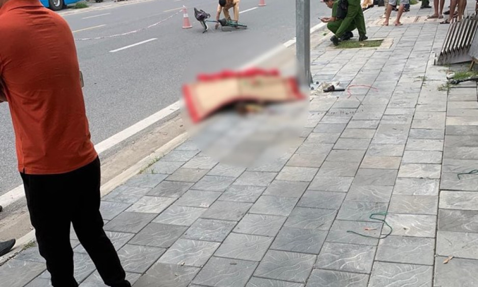 Xe máy kẹp 3 va chạm với bà lão đi xe đạp ở Hải Dương, 1 thanh niên tử vong