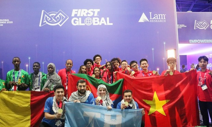 Vietnamese students win gold medal at world’s largest robotic competition