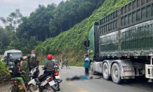 Đấu đầu môtô với xe ben, một thiếu niên tử vong