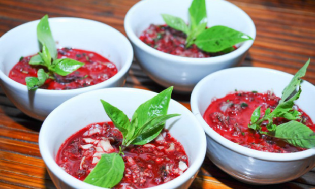 Một phụ nữ Thái Bình chết sau khi ăn tiết canh