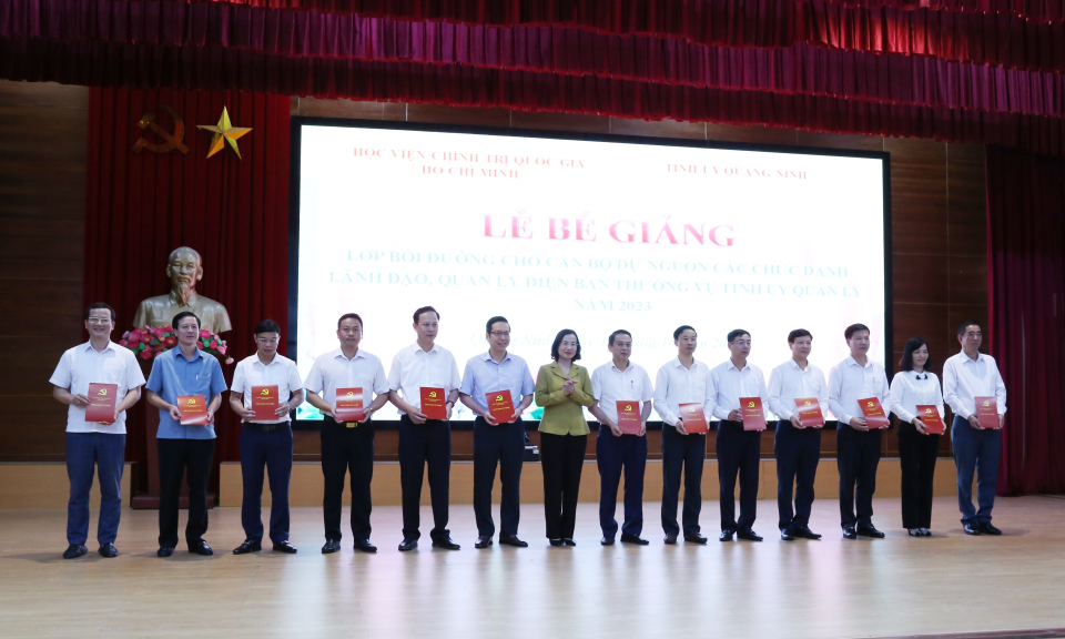 Bế giảng lớp Bồi dưỡng cho cán bộ dự nguồn các chức danh lãnh đạo, quản lý diện Ban Thường vụ Tỉnh ủy quản lý năm 2023