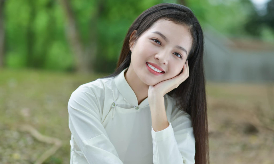 Nhan sắc trong trẻo của Bích Ngọc vai Út Trong ở 'Đất rừng phương Nam'