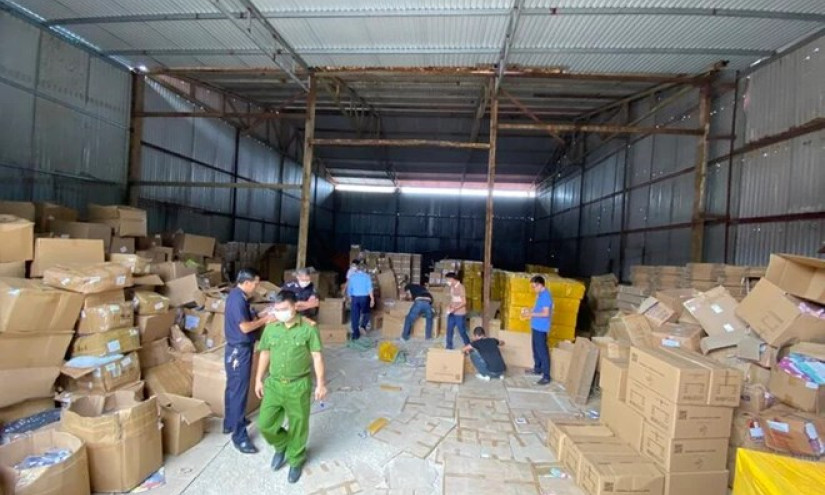 Niêm phong 103.000 sản phẩm thuốc lá điện tử có dấu hiệu nhập lậu