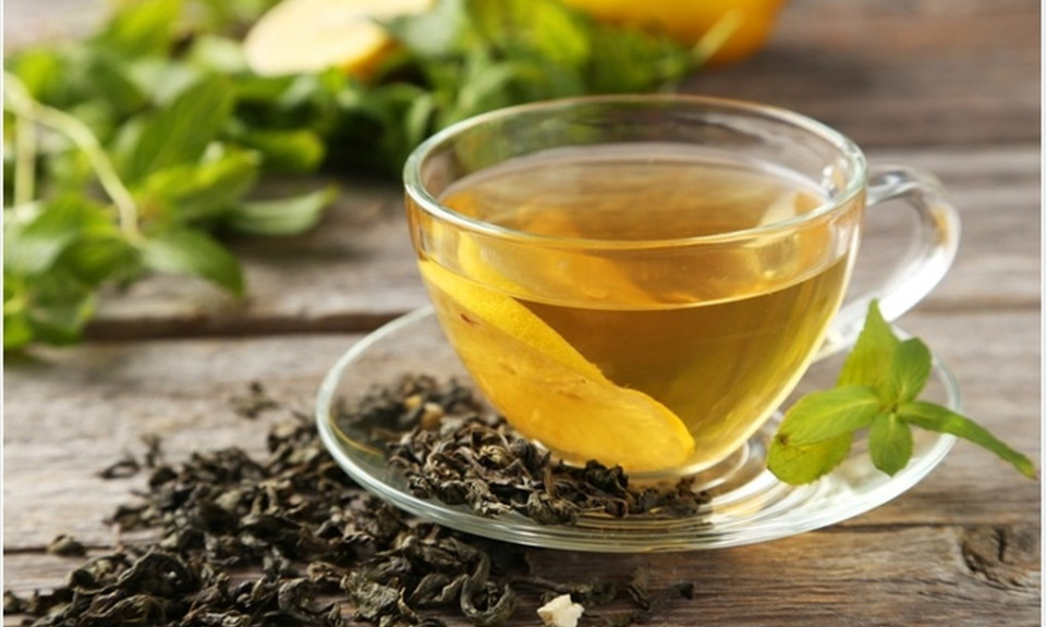 Rủi ro và tác dụng phụ khi uống trà xanh bạn cần biết