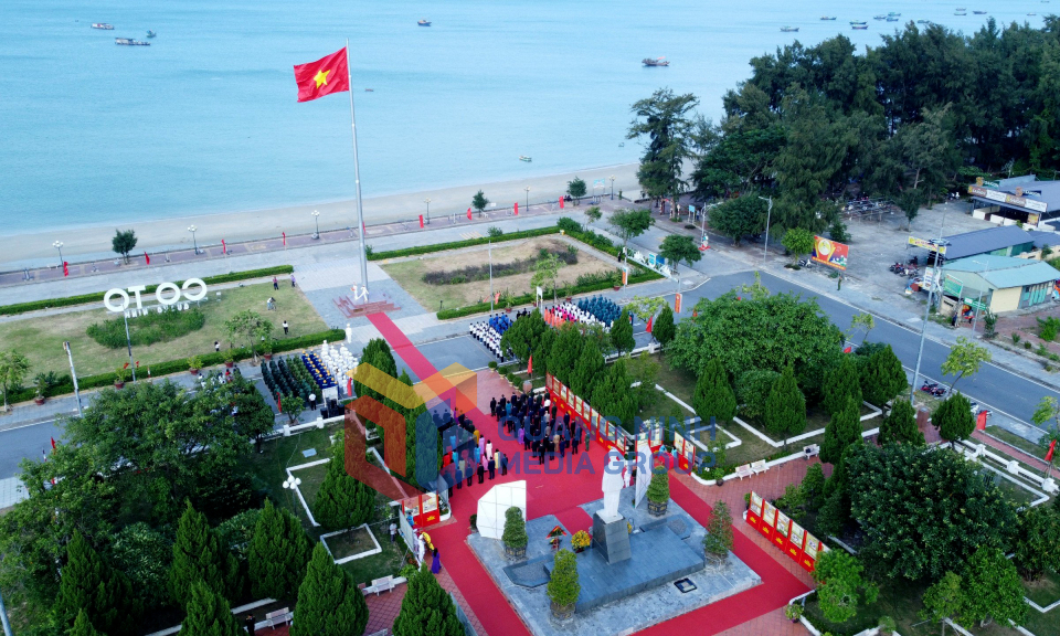 Lễ báo công dâng Bác nhân kỷ niệm 60 năm thành lập tỉnh tại huyện đảo Cô Tô, tháng 10-2023